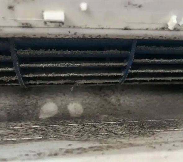 双流空调吹的风有股烧焦味是怎么回事